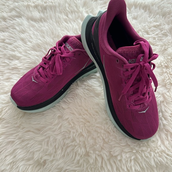 .NEW!  With Box Hoka /Pink, Womens Running Shoes-US 6 Womens - Picture 2 of 7